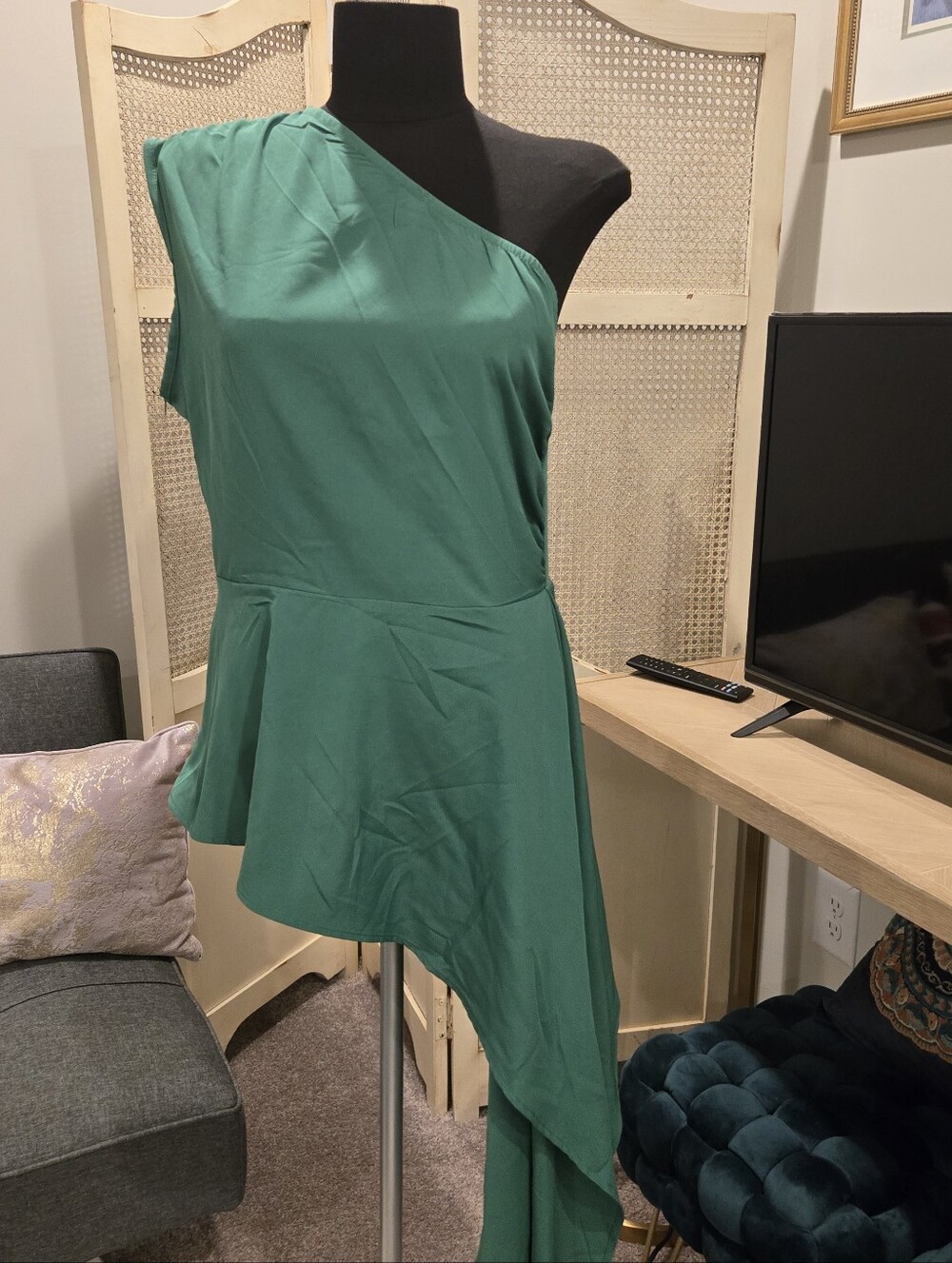 One-Shoulder Emerald Green Asymmetric Peplum Dress